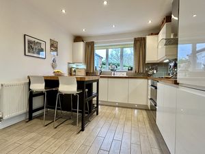 Breakfast Kitchen- click for photo gallery